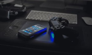 Apple’s Cook Opposes App Store Age Verification Law, Cites Privacy Risk